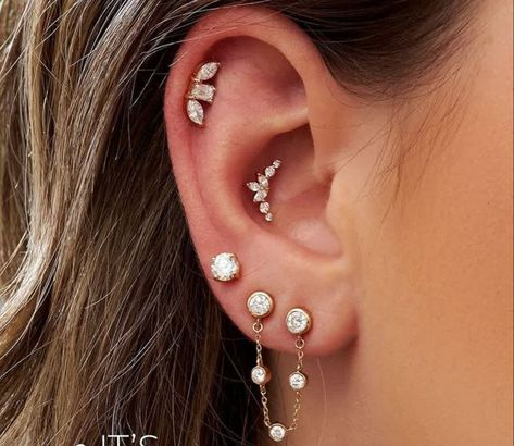 Flat Piercing With Conch, Ear Piercings With Conch, Flat And Conch Piercings, Flat Ear Piercings Ideas, Conch And Flat Piercing, Conch Piercing Ideas, Conch Ear Piercing, Conch Piercing Stud, Inner Conch Piercing