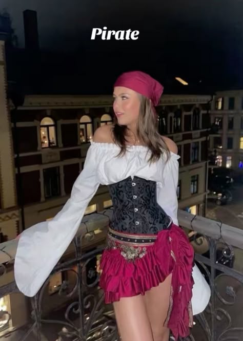 Halloween Costume Solo, Solo Halloween Costumes, Halloween Costumes Duo, Costume Pirate, Classy Halloween Costumes, Pirate Halloween Costumes, Halloween Fits, Trio Halloween Costumes, Hot Halloween Outfits