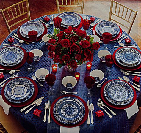 Red And Blue Christmas Table Setting, Chinoiserie Christmas Table, Chinoiserie Table Setting, Red And Blue Table Setting, Blue Willow Table Setting, Red Blue Table Setting, Christmas Table Setting With Blue German Plates, Blue Plates Christmas Table Setting, Chinese Table Setting