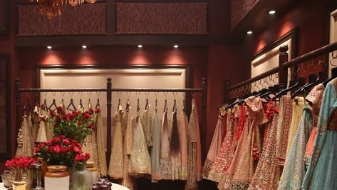 Gacha Furniture, Botique Interiors, Clothing Boutique Interior, Bridal Boutique Interior, Interior Design Indian, Fashion Store Design, Fashion Showroom, Clothing Store Displays, Boutique Designs