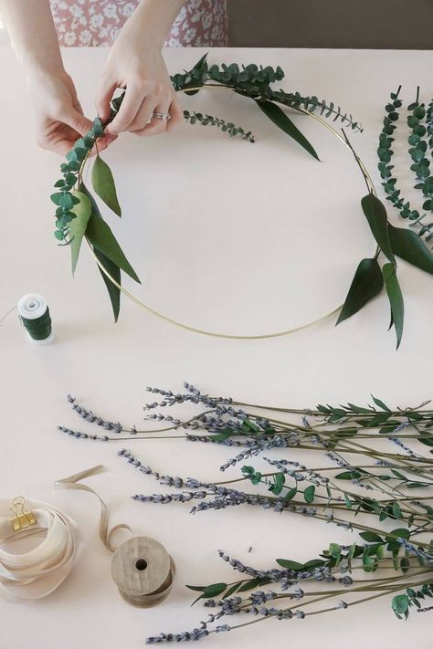 How To Make A DIY Flower Wreath | Decorate With Dried Flowers Wreath Interior, Embroidery Rings, Diy Eucalyptus, Hoop Crafts, Library Crafts, Photo Backdrop Christmas, Diy Step, Dried Flower Wreath, Ring Wreath