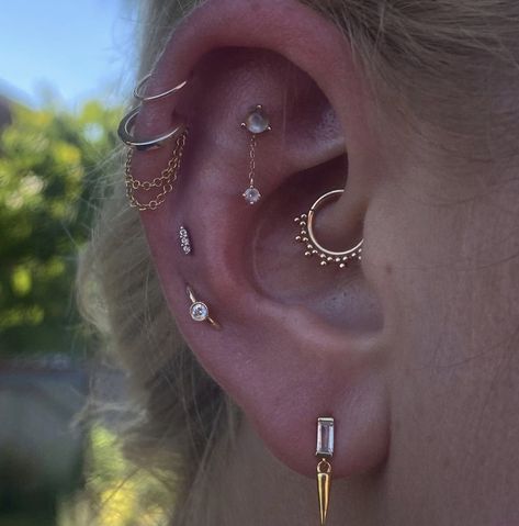 Took Piercing, Piercings 2023, Ear Setup, Piercing Curation, Piercing Aesthetic, Flat Piercing, Cool Ear Piercings, Pretty Ear Piercings, Cute Ear Piercings