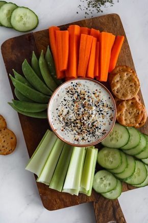 “Everything but the bagel” dip and veggie tray!  Dashofmandi.com Everything But The Bagel Dip, Yogurt Ranch Dip, Bagel Dip, Yogurt Ranch, Greek Yogurt Ranch, Veggie Platter, Everything But The Bagel, Platter Board, Veggie Snacks