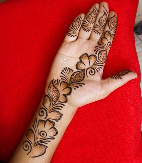 Mehandi Designs For Small Kids, Child Mehandi Design, Easy Small Mehandi Designs, Small Kids Mehndi Designs, Simple Cone Designs, Simple Mehandi Front Hand, Kids Mehandi Designs Hands, Front Palm Mehndi Designs Simple, Mehndi For Kids