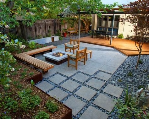 Square concrete paver patio Modern Backyard Design, Design Per Patio, Modern Backyard Landscaping, Modern Landscape Design, Landscape Designs, Have Inspiration, Modern Backyard, Landscape Plans, Beautiful Backyards