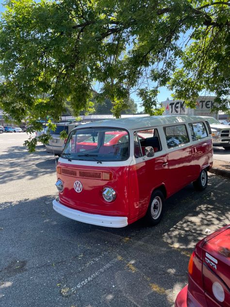 Red old school Volkswagen van Old Volkswagen Van, Vintage Vw Camper, Vw Wagon, Vans Aesthetic, Vw Combi, Old School Vans, Volkswagen Van, Red Vans, Pastel Red