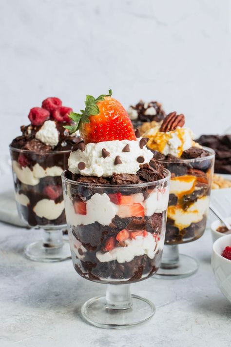 Customizable Layered Brownie Parfait Recipe - Sugar & Cloth Black Forest Trifle Recipe, Christmas Parfait, Brownie Parfait, Black Forest Trifle, Parfait Cups, Parfait Recipe, Cheesecake Parfaits, Dessert Shooters, Glass Serving Dishes