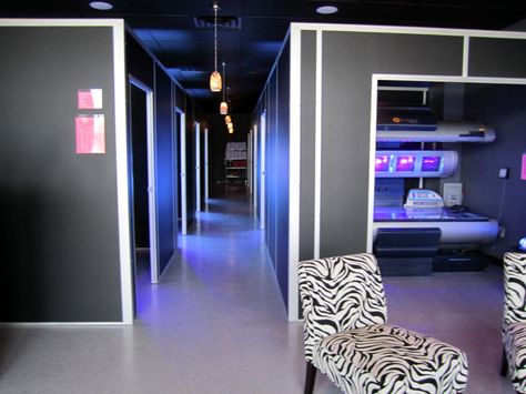 Tanning Salon Ideas Interior Design, Tanning Salon Design, Tanning Salon Decor, Tanning Shop, Tanning Studio, Tanning Room, Salon Interior Design Ideas, Dream Salon, Salon Suites Decor