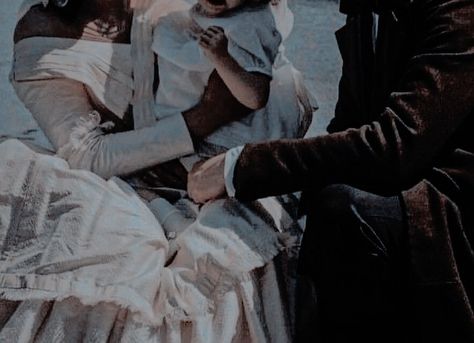 Victorian Family Aesthetic, Bridgertons Aesthetic, Daphne And Simon, 1900s Aesthetic, Storm And Silence, Family Aesthetic, Queen Aesthetic, Royalty Aesthetic, Royal Aesthetic