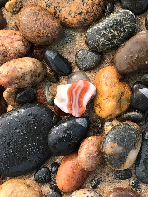 Rock Quarries, Rocks And Fossils, Pretty Rocks, Beautiful Stones, Off Grid Living, Rock Hounding, Lake Superior, Rocks And Minerals, My Vibe