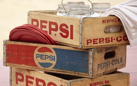 Pepsi Vintage, Vintage Crates, Old Crates, Vintage Pepsi, Vintage Soda, Vintage Coke, Foto Transfer, Crate Ideas, Antique Show