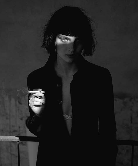 Black And White People, Shadow Photography, Shotting Photo, 사진 촬영 포즈, Sopot, Foto Poses, Foto Art, Black And White Portraits, Photography Portrait