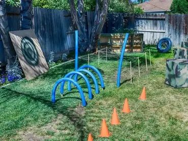 Nerf War Bases & Battlefield Backyard Party Games, Army Birthday Parties, 4de Verjaardag, Backyard Obstacle Course, Army Birthday, Kids Obstacle Course, Nerf Birthday Party, Army's Birthday, Army Party