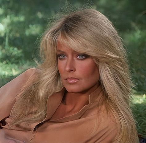 Farah Fawcett Hair, 1980s Makeup And Hair, Farrah Fawcet, Blonde Actresses, Layered Haircuts For Medium Hair, Straight Blonde Hair, Farrah Fawcett, Haircuts For Medium Hair, Long Hair With Bangs