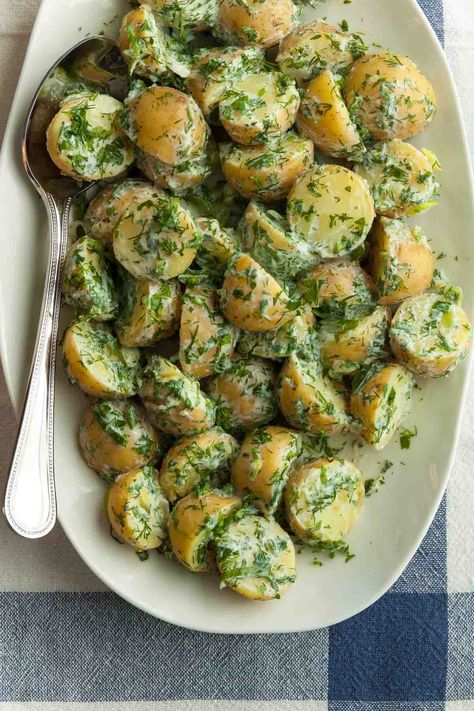 Herbed Potato Salad, Best Potato Salad Recipe, Dill Potatoes, Potato Salad Healthy, Bbq Salads, Vegan Potato Salads, Chili Cook Off, Vegan Potato, Best Side Dishes