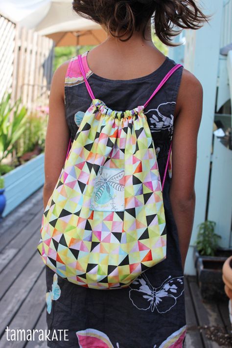 { Happy Sewing } ... Little Backpacks Tutorial Drawstring Backpack Pattern, Drawstring Backpack Tutorial, Backpack Tutorial, Sacs Tote Bags, Trendy Sewing, Backpack Pattern, Sewing Stitches, Sewing Class, Fabric Bags