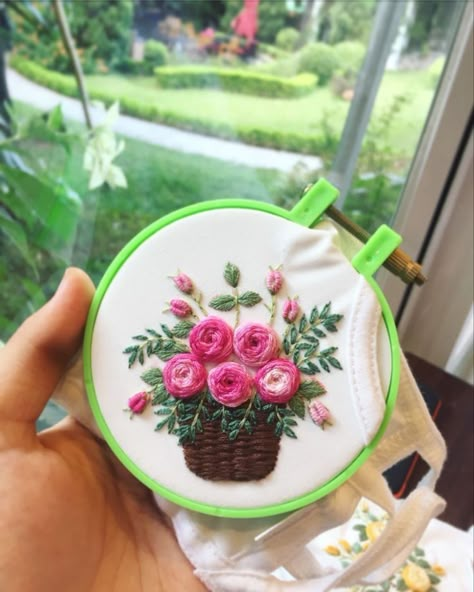 Embroidery Gifts Ideas, Design For Tote Bag, Wall Embroidery, Bouquet Embroidery, Brazilian Embroidery Stitches, Sulaman Pita, Embroidery Hoop Art Diy, Simple Hand Embroidery, Hand Embroidery Patterns Free