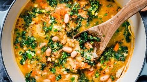 White Bean Soup With Kale, Bean Soup With Kale, Rainbow Plant Life, Soup With Kale, White Bean Recipes, Pureed Soup, Kale Soup, Bean Stew, White Bean Soup