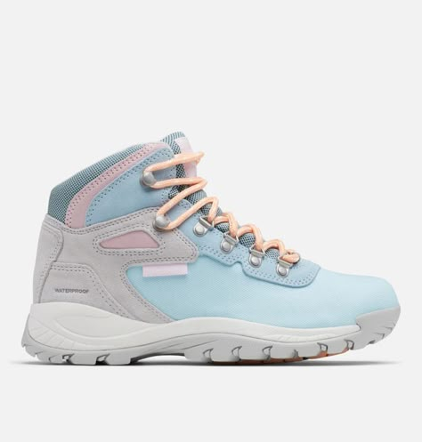 Hiking Shoes Cute, Waterproof Hiking Shoes Woman, Pink Hiking Boots, Hiking Outfits Aesthetic, Hiking Boot Outfits Women, Cute Hiking Shoes, Cute Hiking Boots, Stylish Hiking Boots, Best Fall Shoes