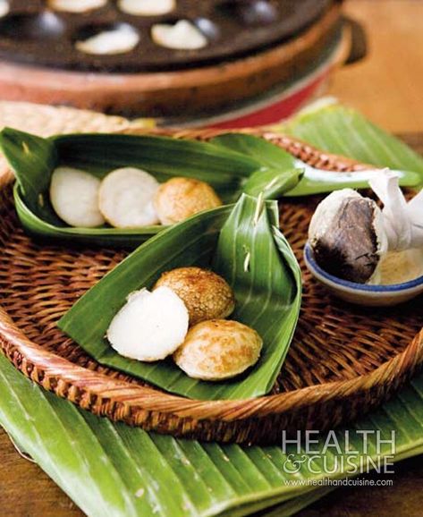 Banana Leaf Plates, Organic Food Packaging, Thai Food Menu, Food Presentation Plates, Malay Food, Pani Puri, Vegan Cafe, Thailand Food, Thai Dessert