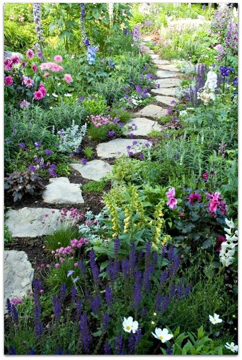 path Cottage Landscaping, Cottage Cat, Flagstone Pathway, Walkways Paths, Path Ideas, Grow Vegetables, Garden Stepping Stones, Cottage Garden Design, Garden Walkway