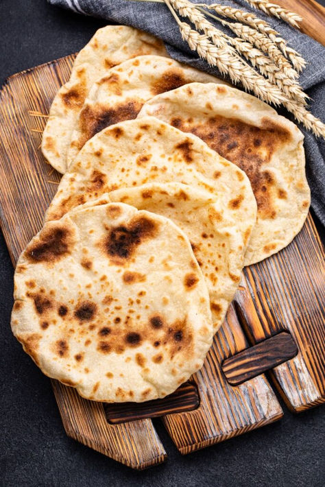 Michael Symon Pita Bread Recipe Healthy Pita Bread, Lebanese Flat Bread, Pane Pita, Sticky Rice Cake, Homemade Pita Bread, Pita Bread Recipe, Pan Pita, Pain Pita, Pitta Bread