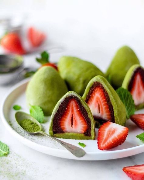 Red Bean Mochi, Matcha Strawberry, Matcha Mochi, Strawberry Mochi, Mochi Recipe, Red Bean Paste, How To Cook Beans, Vegan Sugar, Red Bean