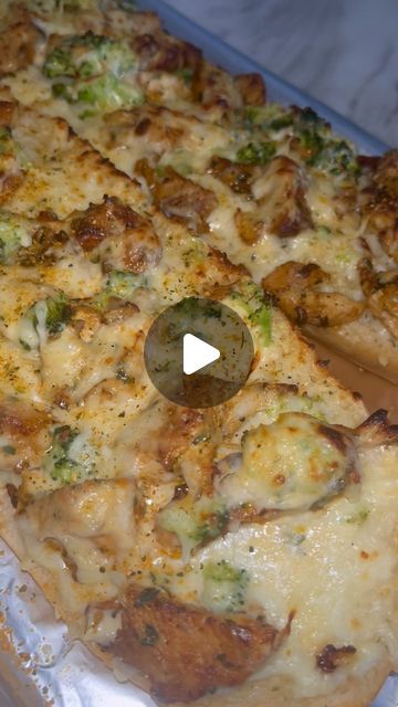 Garlic Bread Chicken, Alfredo Garlic Bread, Entertaining Dishes, Bread Chicken, Chicken Philly, Cajun Chicken Alfredo, Chicken Alfredo Bake, Great Chicken Recipes, Chicken Marinade Recipes