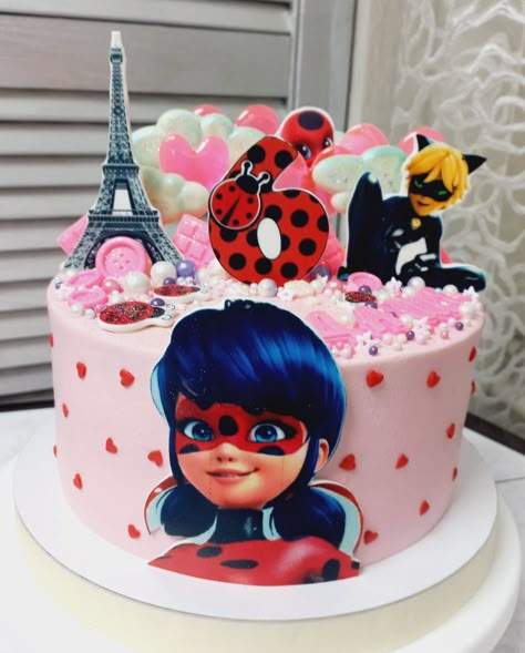 Pink Ladybug Cake, Birthday Cake Ladybug, Ladybug Miraculous Cake, Miraculous Ladybug Cupcakes, Miraculous Ladybug Cake Ideas, Miraculous Ladybug Birthday Cake, Cartoon Cakes For Kids, Pastel Ladybug, Ladybug Cake Ideas