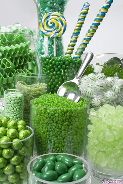 Green Candy Buffet, Green Candy, Food Displays, Birthday Table, Food Display, Dessert Decoration, Candy Buffet, Watering Globe, Green Aesthetic