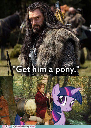 Giggles... :) Hobbit Funny, Image Meme, Lotr Funny, Bilbo Baggins, A Pony, Legolas, Gandalf, Martin Freeman, Middle Earth