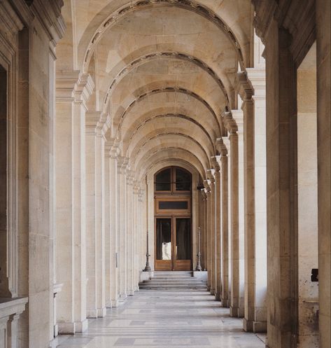 Light Academia Hallway, Fancy School Hallway, Light Academia Boarding School, Fancy Boarding School Aesthetic, Fancy School Aesthetic, Light Academia Building, Fancy School Building, Light Academia Castle, Academia Hallway