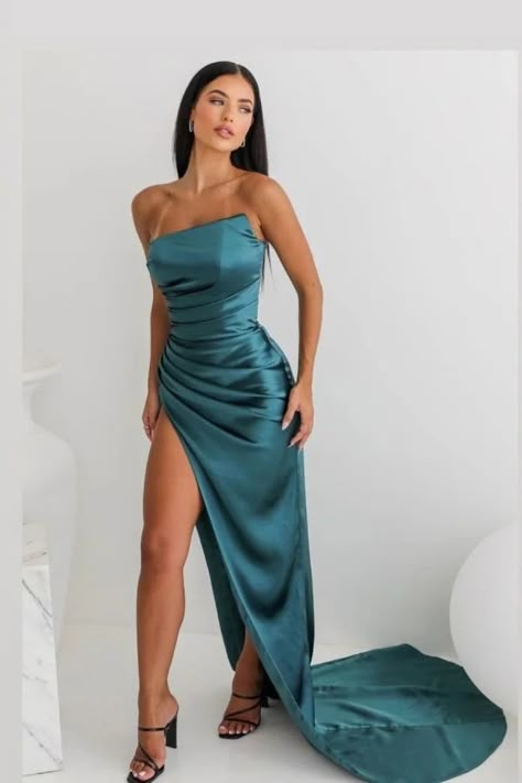 Lia Stublla, Chic Prom Dresses, Dress Hire, Emerald Dresses, Classy Prom Dresses, Leg Split, Lower Abdomen, Asymmetric Neckline, Pretty Prom Dresses