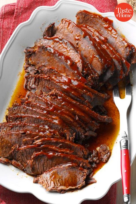 40 Showstopping Beef Entrees for Christmas Main Dish Beef Recipes, Red Meat Christmas Dinner, Christmas Veggie Casseroles, Holiday Meats Christmas Dinners, Beef Buffet Ideas, Main Course For Christmas Dinner, Christmas Day Meals Dinners, Christmas Meal For Two, Best Christmas Meal Ideas