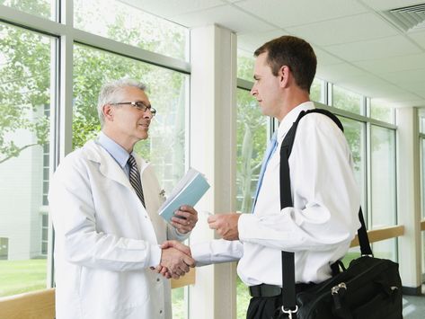 An industry expert provides tips for current and aspiring medical sales reps. Learn how to build a successful career in medical sales. Medical Sales Rep, Pharmaceutical Sales, Medical Sales, Hospital Administration, Student Government, Traditional Office, Successful Career, Career Planning, Business Sales