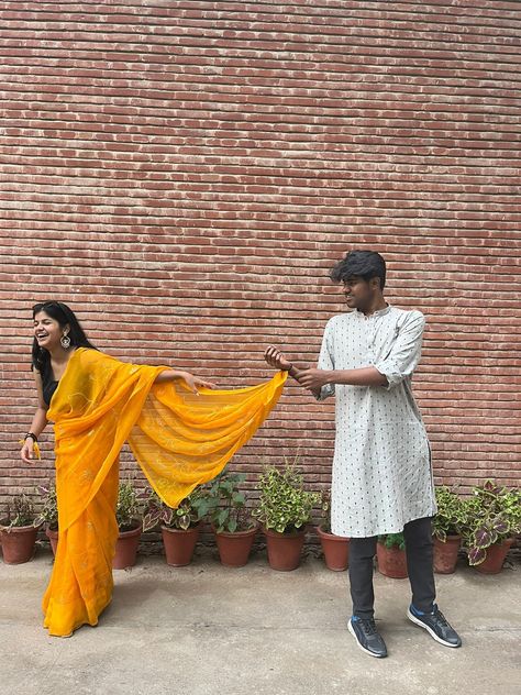 Couple Poses For Farewell, Traditional Photoshoot Couple, Couple Poses In Saree For Photoshoot, Farewell Poses With Boyfriend In Saree, Couple Saree Poses, Couple Photo Poses In Saree, Saree Poses With Boyfriend, Couple Poses In Saree, Nikaah Aesthetics