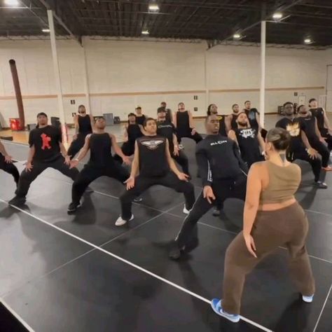 ROYAL FAMILY FANPAGE on Instagram: "SUPER BOWL 2023 REHEARSALS 🏈🔥😈 @justycepeteloneho @christian_segi @officialroyalfamilydancecrew #royalfamily #rehearsals #ParrisGoebel" Parris Goebel, Dance Rehearsal, Personal Motivation, Dear Future, Dance Life, Super Bowl, Dream Life, Royal Family, Vision Board