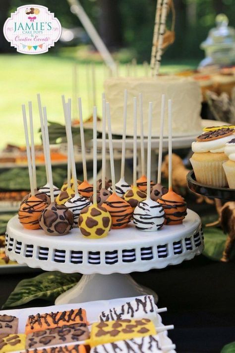 Safari Baby Shower Favors, Giraffe Birthday Parties, Leopard Cake, Jungle Theme Birthday Party, Jungle Thema, Wild Birthday Party, Giraffe Birthday, Jungle Theme Parties, Boys First Birthday Party Ideas