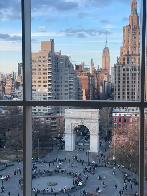 Nyu Campus Dorm, Nyu Stern Aesthetic, Nyu Dorm Aesthetic, Nyc College Aesthetic, Nyu Aesthetics, Nyu Campus, Nyu Stern, Nyc Lifestyle, Us Universities