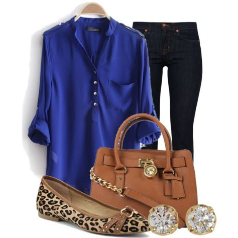 la blusa y las chatitas Royal Blue Shirt And Jeans Outfit, August Office Outfits, Cobalt Blue Shirt Outfit, Royal Blue Shirt Outfit, Royal Blue Top Outfit, Blue Shirt Women Outfit, Cobalt Blue Outfit, Blue Top Outfit, Royal Blue Outfits