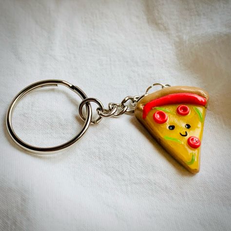 Clay Key Ring, Rings Clay, Pizza Pepperoni, Handmade Pizza, Eye Pins, Polymer Clay Charms, Molding Clay, Clay Charms, Phone Charm