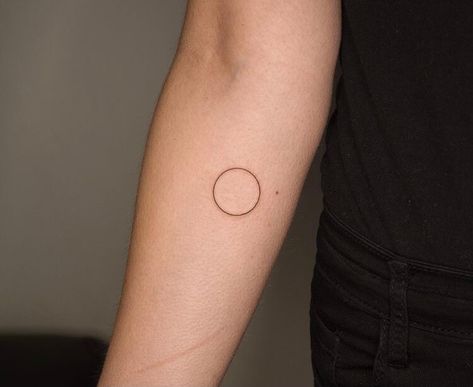 Circle Dot Tattoo, Simple Shape Tattoo, Small Round Tattoo Ideas, Two Circles Tattoo, Simple Circle Tattoo, Delicate Tattoo Minimalist, Circle Tattoos For Women, Minimalist Aesthetic Tattoo, Round Tattoo Placement