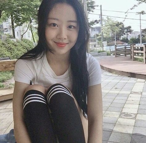 Odd Eyes, Olivia Hye, Pre Debut, Online Poker, Kpop Outfits, Korean Girl, South Korean Girls, Kpop Girls, Poker