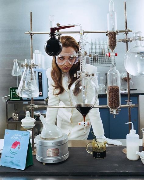 Chamberlain Coffee, Chemistry Humor, Women Scientists, Science Crafts, Science Journal, Age Of Aquarius, Brand Campaign, Science Jokes, Emma Chamberlain