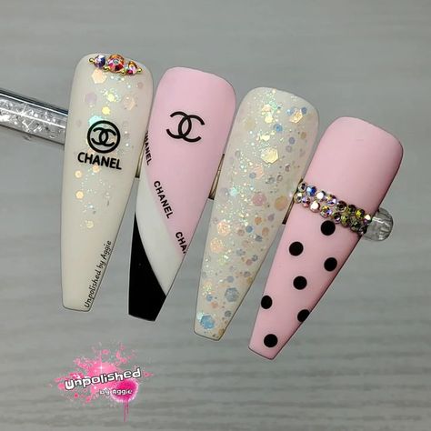 Nail Art Designs For Long Nails, Chanel Nail Art Design, Channel Nail Art, Designer Brand Nails, Channel Nails Designs, Coco Chanel Nails Design, Pink Chanel Nails, Coco Chanel Nails, Nail Designs Brown