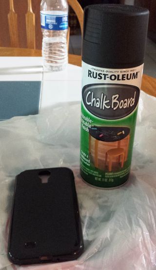 Just when you thought you were out of ideas of things to paint with Chalkboard paint - another great one comes up! Chalkboard Spray Paint a cheap phone case! http://www.rustoleum.com/product-catalog/consumer-brands/specialty/chalkboard-spray/ Window Pane Projects, Paint Phone Case, Chalkboard Projects, Best Cell Phone Deals, Things To Paint, Cheap Phone, Paint Tips, Cheap Phone Cases, Chalkboard Paint