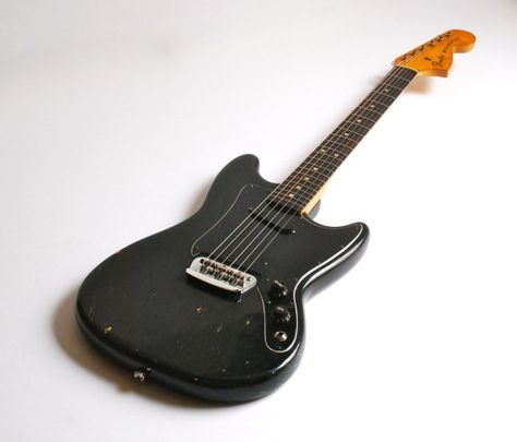 Fender Bronco, Fender Musicmaster, Funny Guitar, Black Guitar, Boutique Guitar, Electric Guitar Design, Fender Electric Guitar, Guitar Obsession, Prs Guitar