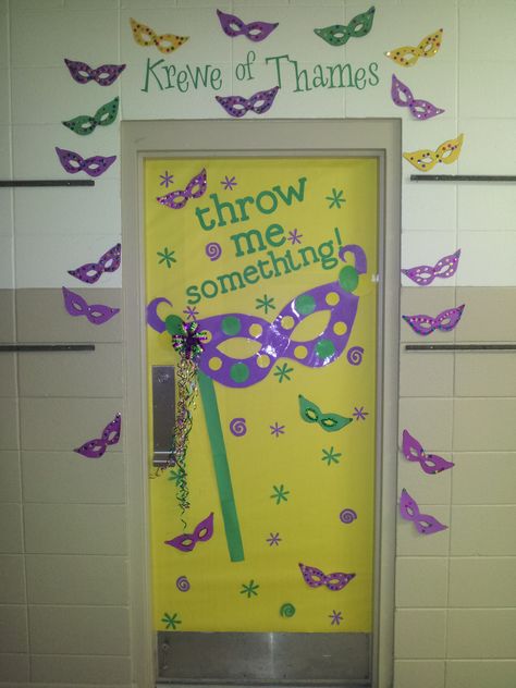 Mardi Gras Door! Mardi Gras Classroom Door, Mardi Gras Classroom, Classroom Door Decoration Ideas, Beads Wreath, Mardi Gras Parade Float, Mardi Gras Activities, Mardi Gras Door, Mardi Grad, Door Decoration Ideas