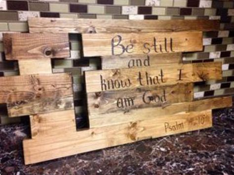 Cross Wall Art, Wooden Crosses, Cross Wall, Wooden Pallet Projects, Diy Wood Signs, Pallet Crafts, Wood Pallet Projects, Wood Crosses, Wooden Projects