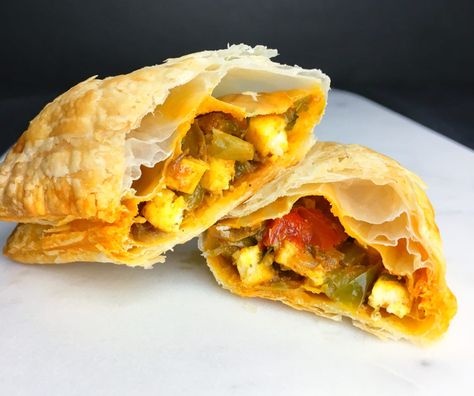 Paneer Puff - SpicyTamarind Baked Oven Recipes, Paneer Puff, Veg Puff, African Snacks, Savory Puff Pastry, Chicken Puffs, Pastry Pizza, Iranian Recipes, How To Make Paneer